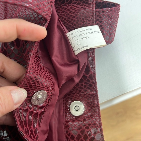 Burgundy Red Snakeskin Embossed Lined Shoulder Totebag Bag - Picture 4 of 4